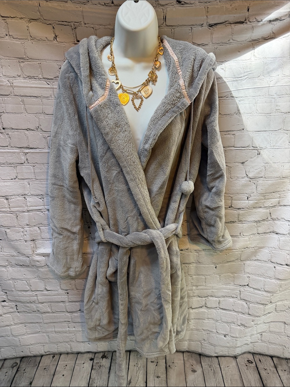 Victoria’s Secret Gray Plush Hooded Robe L Pockets VS Logo